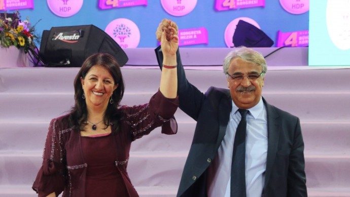 اراده حل و فصل مسئله کردها همچنان ادامه دارد