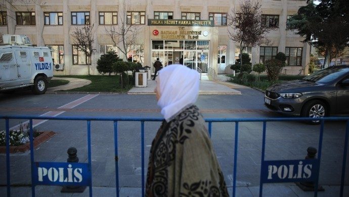 انتقاد موسس حزب آک پارتی از برکناری شهرداران کرد وابسته به HDP
