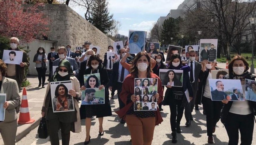 راهپیمایی اعتراضی نمایندگان HDP در پارلمان ترکیه