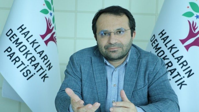 مخاطب پیام اوجالان، PKK است و این پیام خطاب به نیروهای SDF و کردستان سوریه نیست