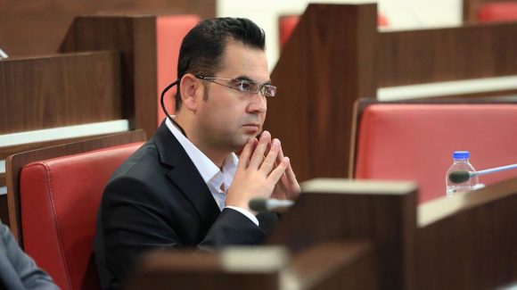 پەرلەمانتارێکى گۆڕان: لە هەرێمی کوردستان ٣٥٠ هەزار مووچە خۆری بندیوار هەیە