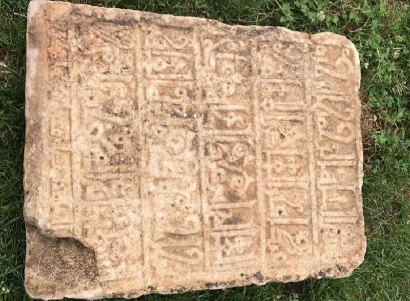 کشف سنگ نبشته تاریخی در «تاق ‌بستان»