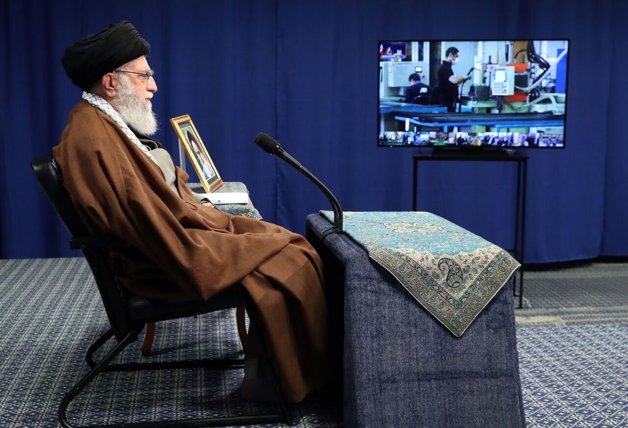 تاکید رهبر انقلاب بر پرداخت دستمزد عادلانه به کارگران