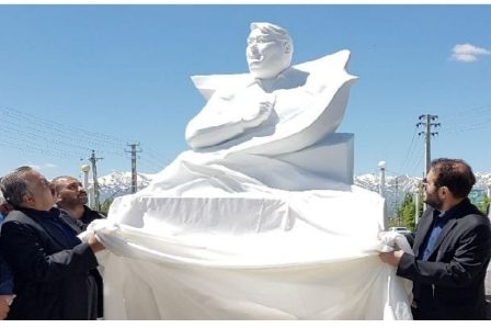 تندیس جهان پهلوان «سیامند رحمان» رونمایی شد