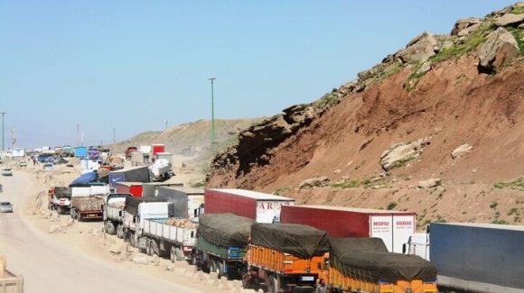 قایمقامی شاری پاوە: ڕۆژانە 200 بارهەڵگر لە دوو مەرزی شێخ شڵە و شۆشمێوە دەچنە هەرێمی کوردستان