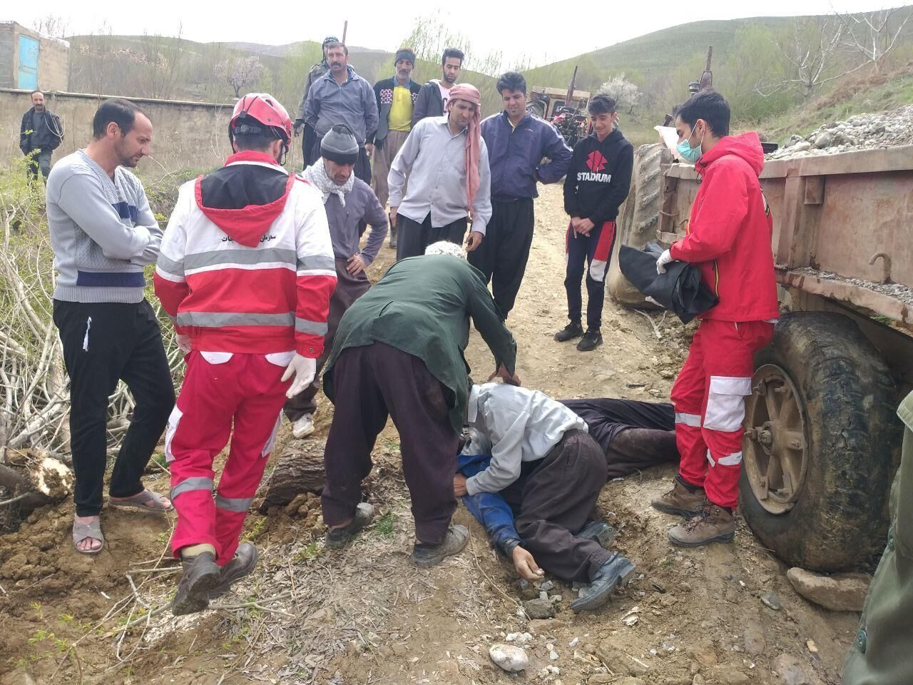 واژگونی تراکتور جان مرد ۵۰ ساله را گرفت