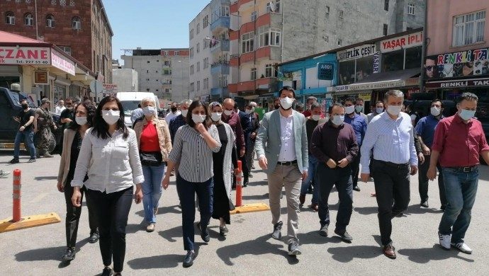 راهپیمایی اعتراضی در واکنش به برکناری شهردار ایغدیر