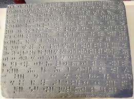یک قطعه کتیبه سنگی اورارتویی به میراث فرهنگی ماکو اهدا شد