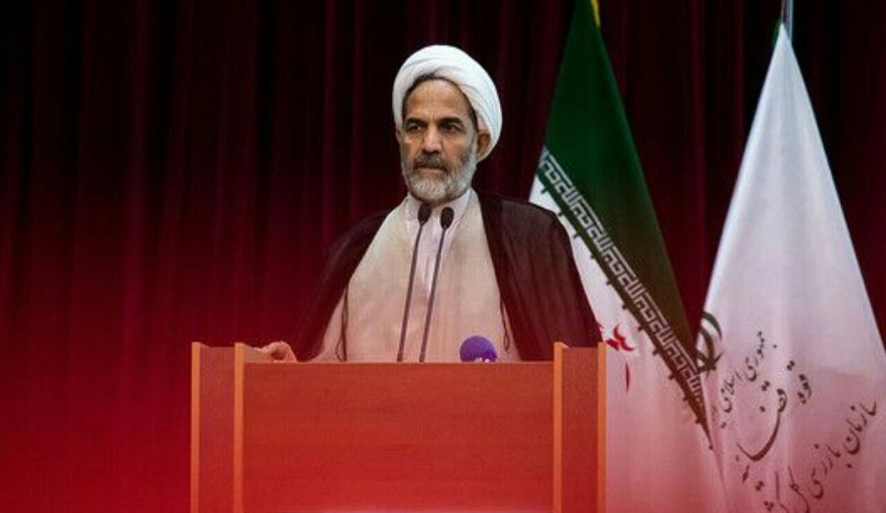 ماموران شهرداری به «آسیه پناهی» اسپری فلفل زدند / ماموران شهرداری فاقد دستور قضایی تخریب بودند