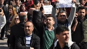 خۆپیشاندان لە سلێمانی بەردەوامە و باس لە بەکارهێنرانی گازی فرمێسک ڕێژ دەکرێت