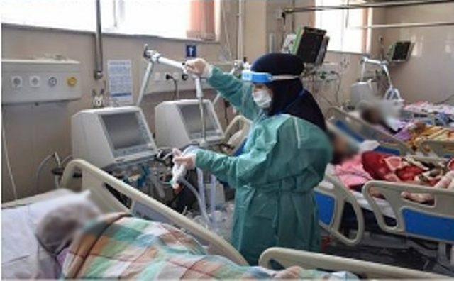 ابتلای 51 نفر از اعضای کادر درمانی شاهین دژ به کرونا/ محدودیت اقلام بهداشتی و امکانات بیمارستانی