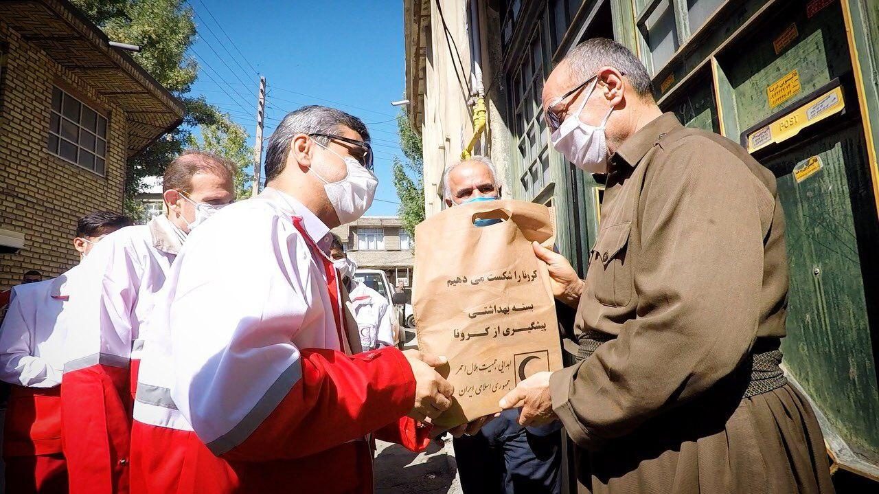 سومین مرحله توزیع اقلام بهداشتی بین جانبازان شیمیایی سردشت انجام شد