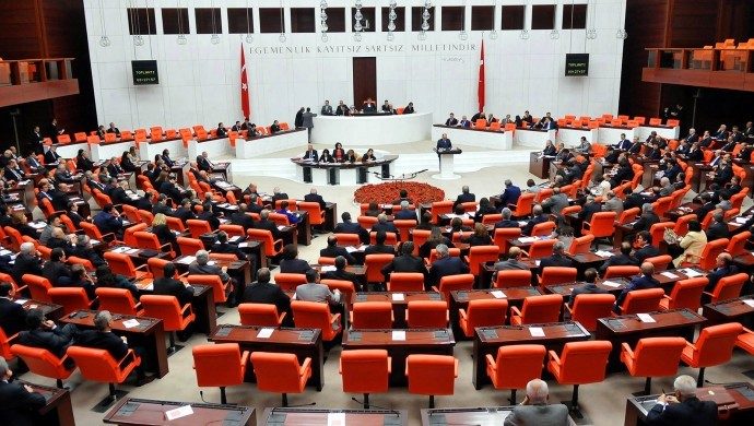 طرح موضوع تعرض به دختر 13 ساله توسط یک نظامی در پارلمان ترکیه