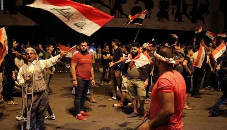 وزارت کشور عراق "گروههای تبهکار" را عامل حمله به تظاهرکنندگان اعلام کرد