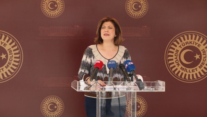 هیچ کس از مسئله کردها استفاده ابزاری نکند