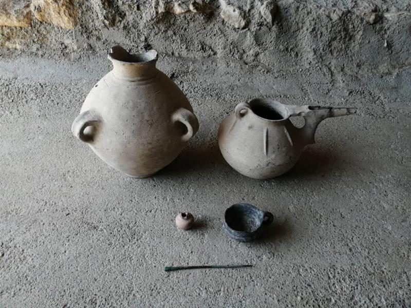 ظروف عصر آهن از یک خانه روستایی در مهاباد سر درآورد