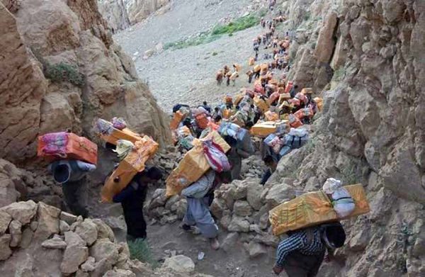 فەرماندەی سنوورەوانیی ئێران: پشتگیریی کۆڵبەر دەکەین/ ڕژدین لە بەرپەرچدانەوەی قاچاخچی و خراپەکاران