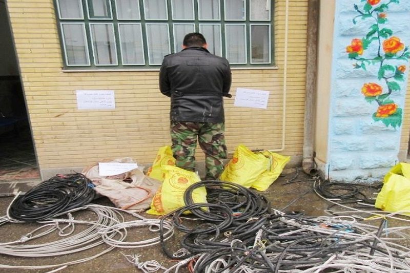 سارق حرفه ایی کابل برق در مهاباد دستگیر شد