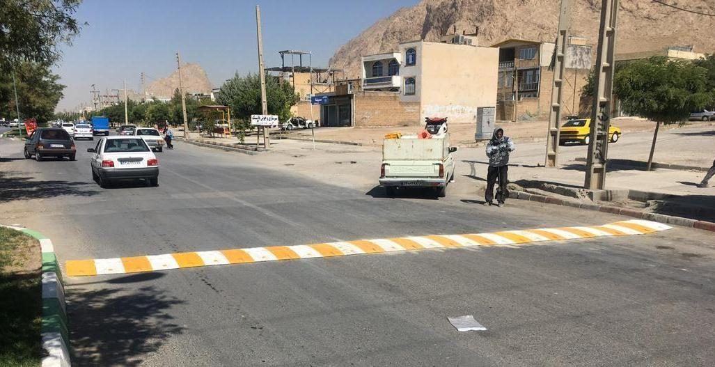 ایمن سازی معابر شهر کرمانشاه با نصب تجهیزات ترافیکی