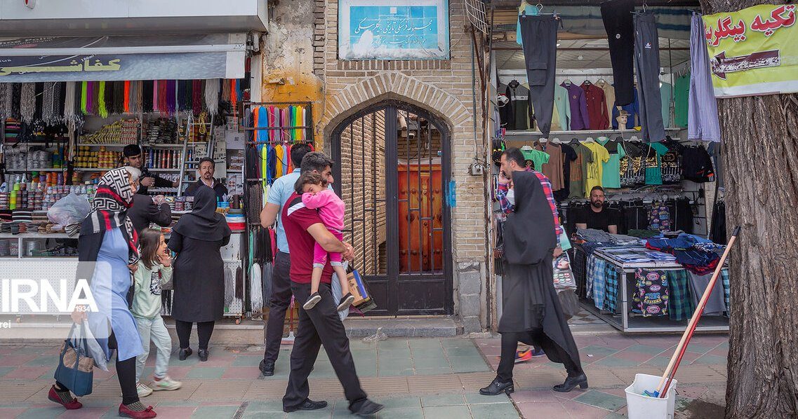 شهرداری بر رعایت پروتکل های بهداشتی در سطح شهر نظارت کند