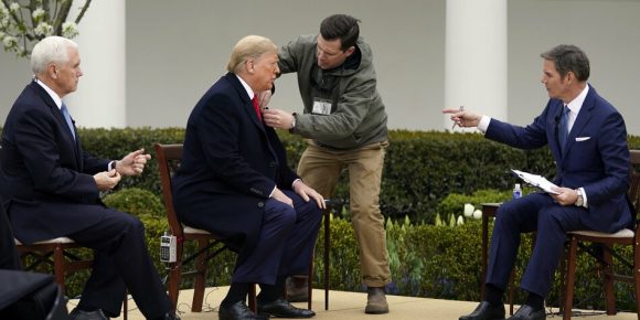 500 American experts criticize Trump for leaving Syrian Kurds alone