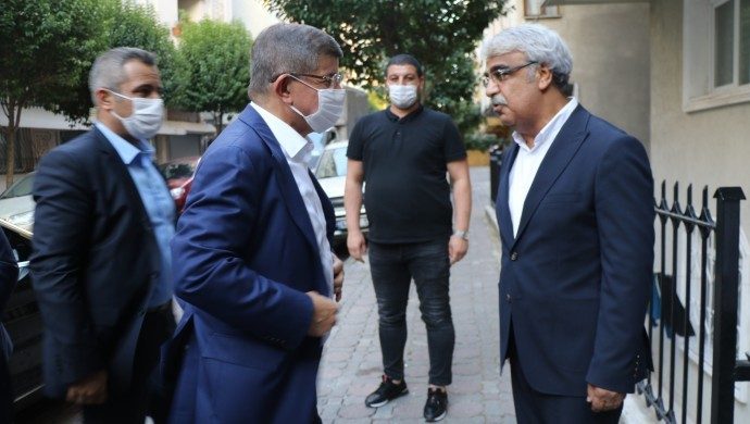 اقدام صورت گرفته علیه HDP غیرقانونی است