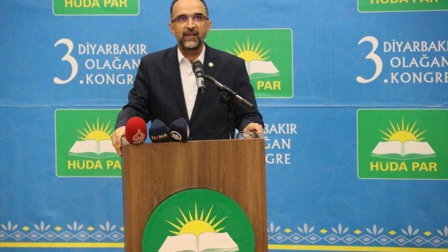 تمام کشورهای مسلمان باید روابط اقتصادی، سیاسی و نظامی خود را با فرانسه قطع کنند