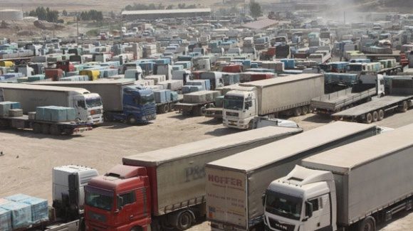 بلاتکلیفی کامیون های حامل سوخت در مرز، تنها مربوط به راهداری نیست