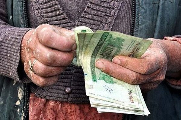 چرا از جلسات دستمزد کاگران برگزار نمی شود؟/ زور دولت و کارفرمایان به کارگران می چربد