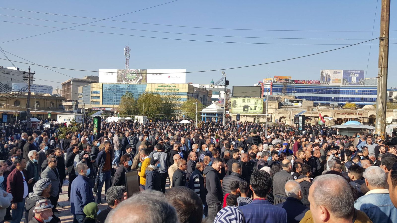 برگزاری تظاهرات معلمان و حقوق بگیران در سلیمانیه در اعتراض به عدم دریافت حقوق
