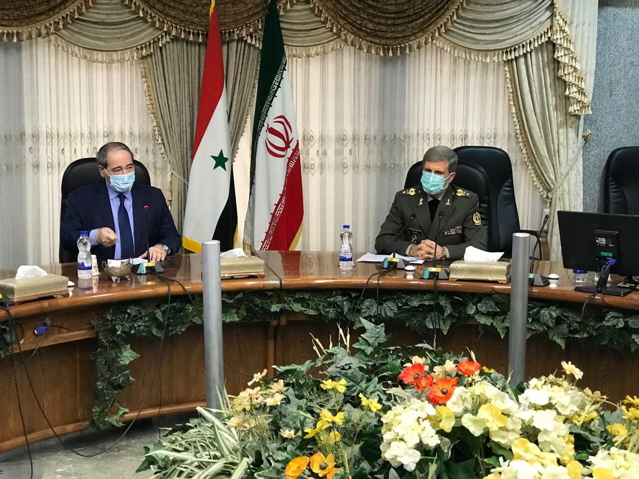 وزیر دفاع ایران بر عزم ایران برای همکاری در بازسازی سوریه تاکید کرد