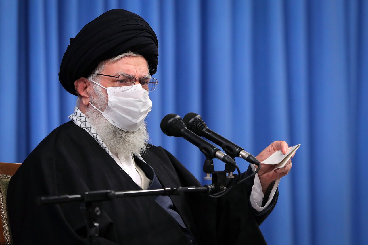 رهبر انقلاب: جامعه کارگری با دشمن مرزبندی کردند و نگذاشتند از اعتراض ها سوء استفاده شود