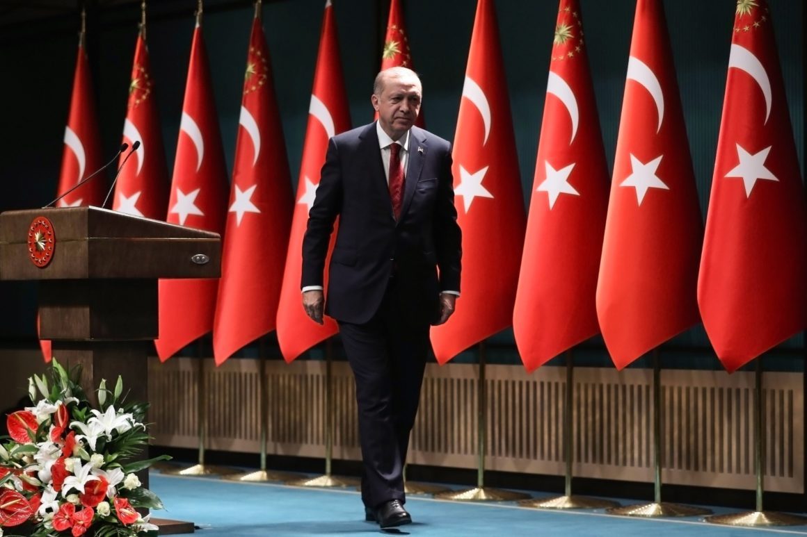 Survey says less than 35 pct support presidential system in Turkey