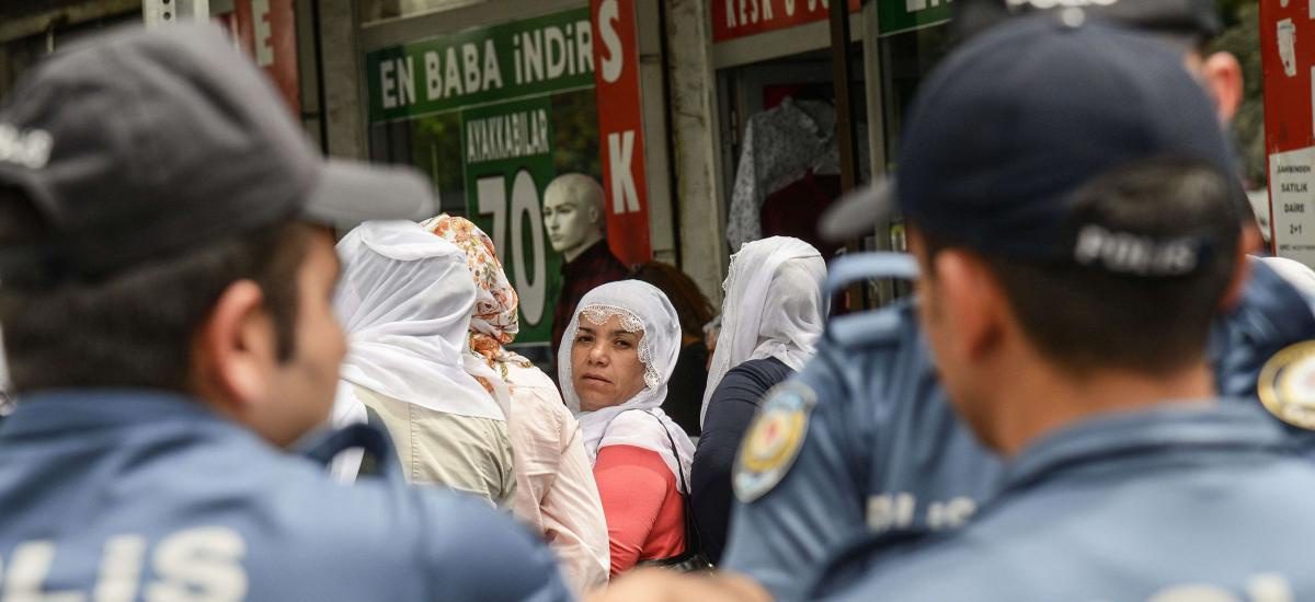 Turkey increases crackdown on Kurds