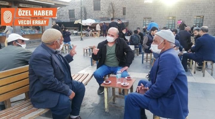 من کرد به دنیا آمده و زبانم کردی است، پذیرفتن این چه ضرری دارد؟
