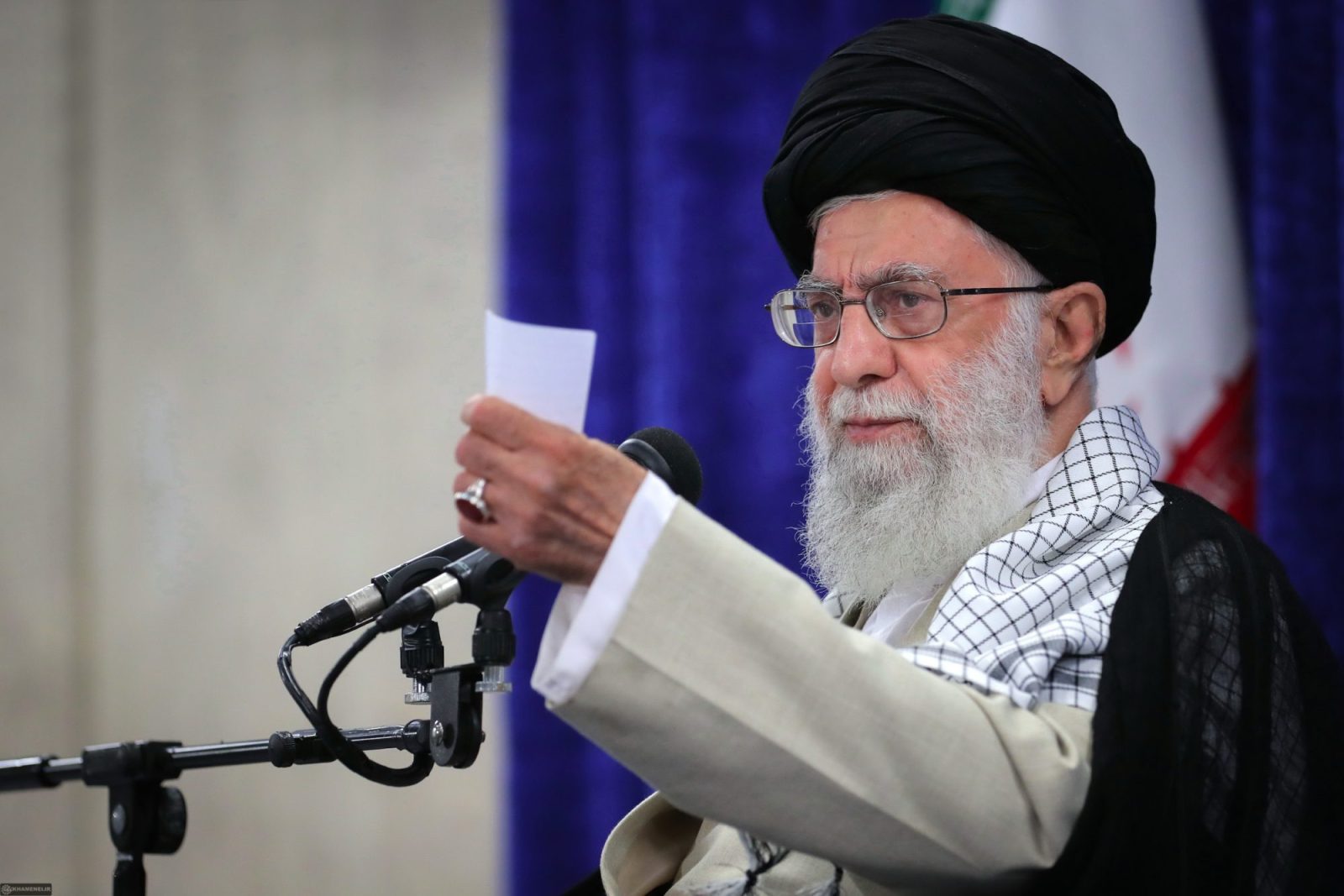 ڕێبەری باڵای ئێران بە بۆنەی ڕۆژی ئەرتەشی کۆماری ئیسلامیی ئێرانەوە پەیامێکی بڵاو کردەوە