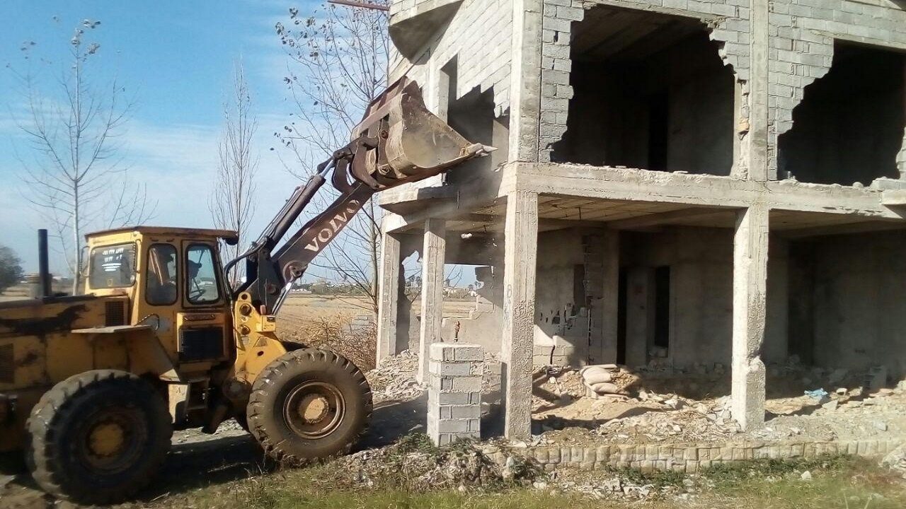 228 بنای غیرمجاز در کاربری های مغایر در سنندج تخریب شد