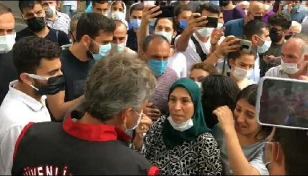کشته شدن یکی از اعضای HDP در حملۀ مسلحانه به دفتر حزب در ازمیر