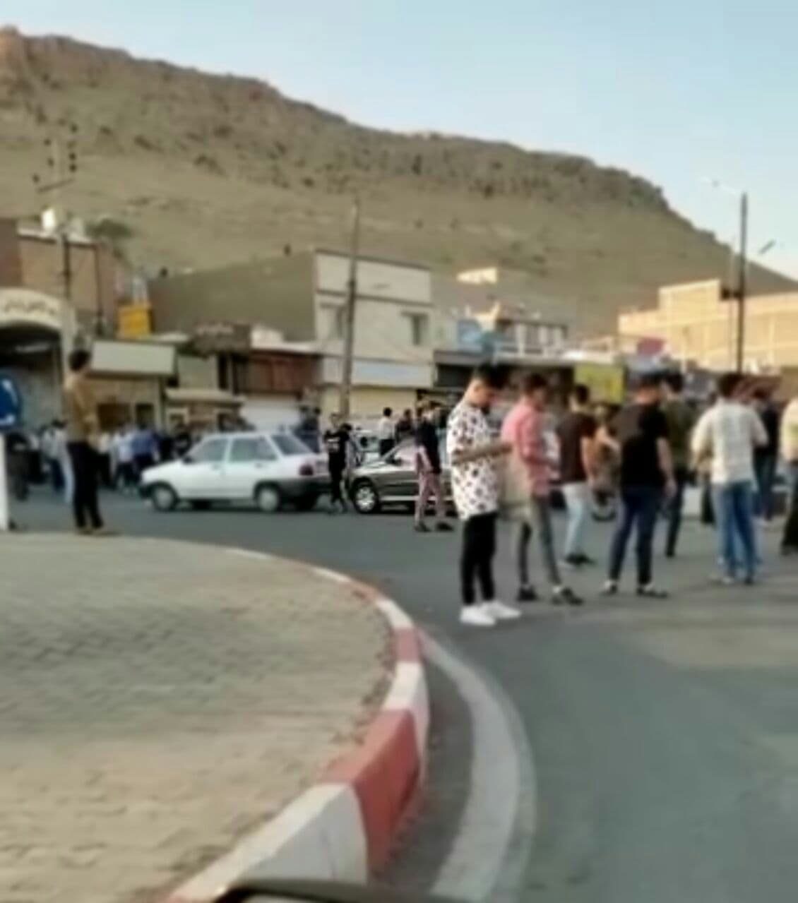 قطعی های مکرر برق صدای اعتراض کسبه مهاباد را بلند کرد