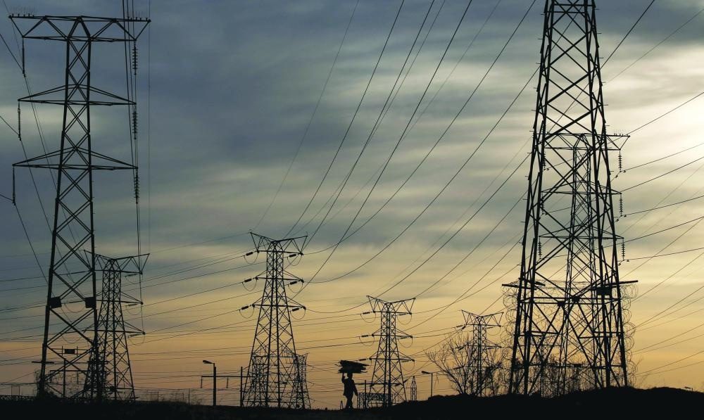 کازمی: سەرەڕای خەرج کردنی 80 ملیار دۆلار نەتوانراوە کارەبای پێویست دابین بکرێت