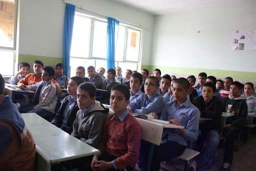 سرانه فضای آموزشی در شاهین دژ کمتر از یک مترمربع است!