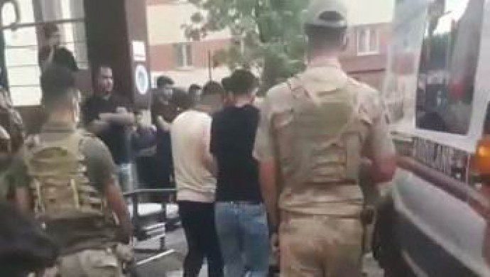 انفجار در مسیر خودرو نظامی در وان