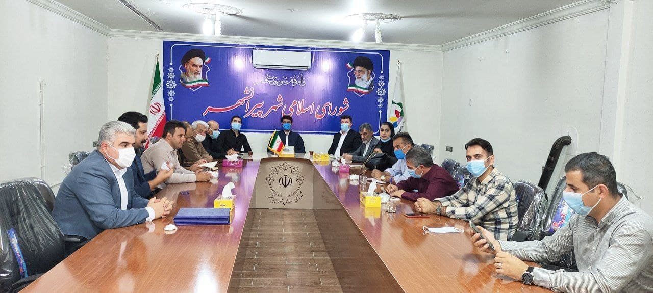 خبرنگاران یکی از اعضای مجموعه شورای شهر خواهند بود