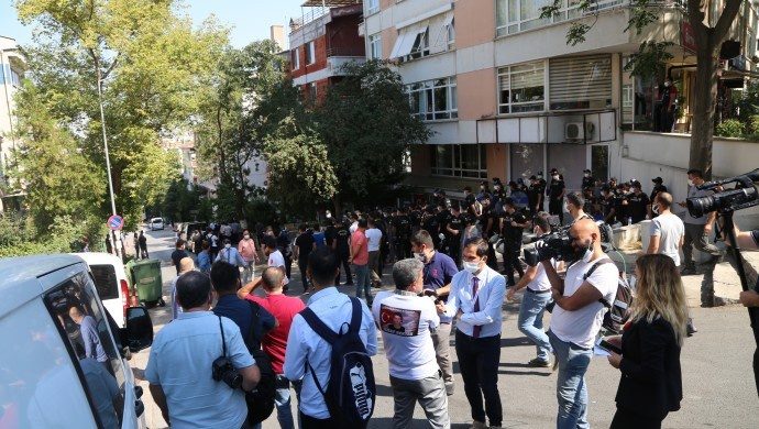 محاصره ساختمان مرکزی HDP توسط پلیس برای ایجاد تجمع بر علیه این حزب