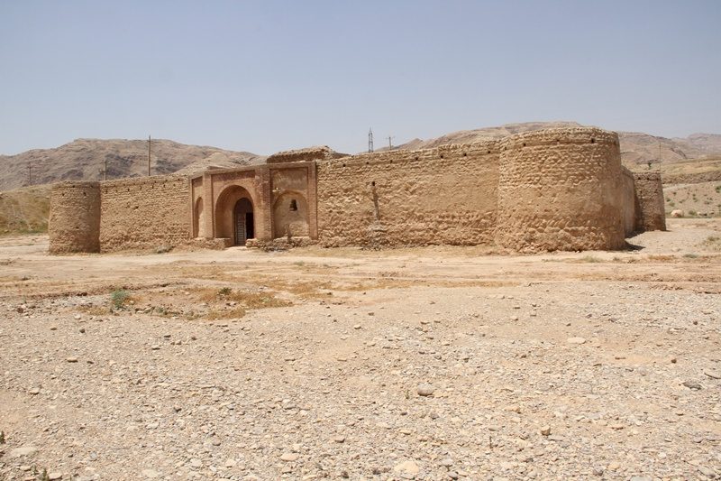 قلعه کنجانچم مهران به مجتمع اقامتی پذیرایی سنتی بین‌راهی تبدیل می‌شود
