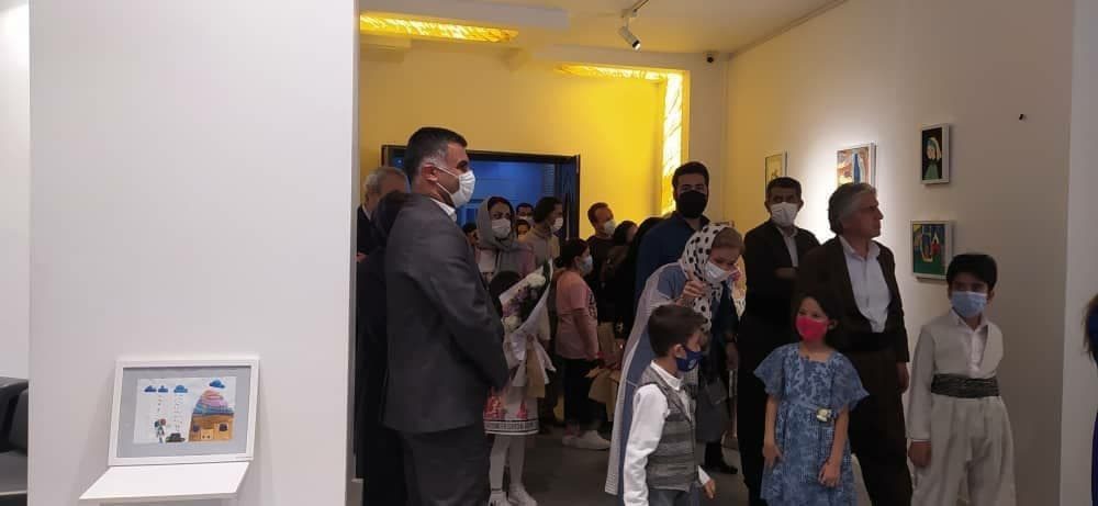 رویاهای رنگی کودکان مریوانی بر روی دیوار گالری سوره سنندج