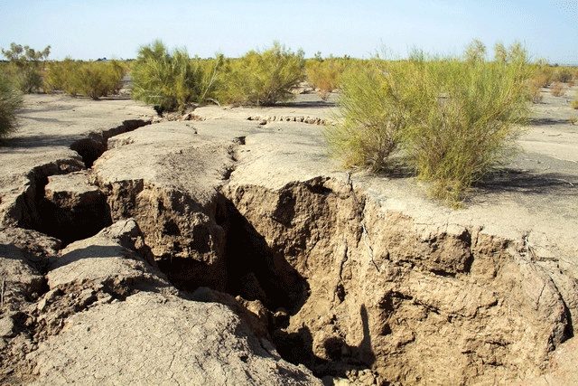 کسری ۳۲ میلیون مترمکعبی آبخوان های آذربایجان غربی/تهدید فوق بحرانی فرونشست دشت سلماس