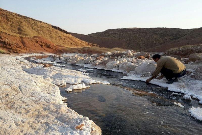 برداشت نمک در ایلام مستند می شود