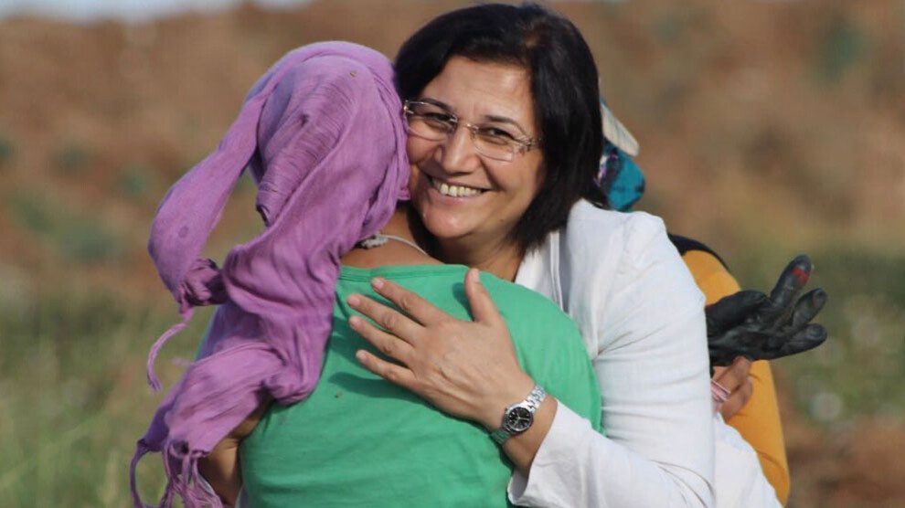 نامه لیلا گوون به زندانیان فلسطینی: ما در زمین خودمان غریبیم