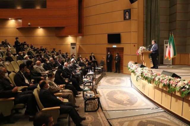 ضرورت شکستن انحصار شرکت های دولتی در بخش معادن و عدم خام فروشی